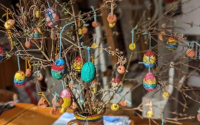 O Lume Colorată a Creativității la cercul de TAPISERIE